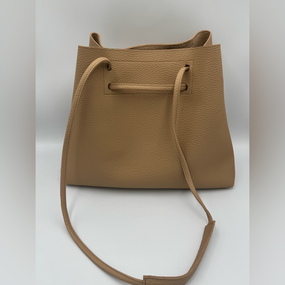 8 Other Reasons Pebbled Faux Leather Bucket Tote Tan- Excellent Condition